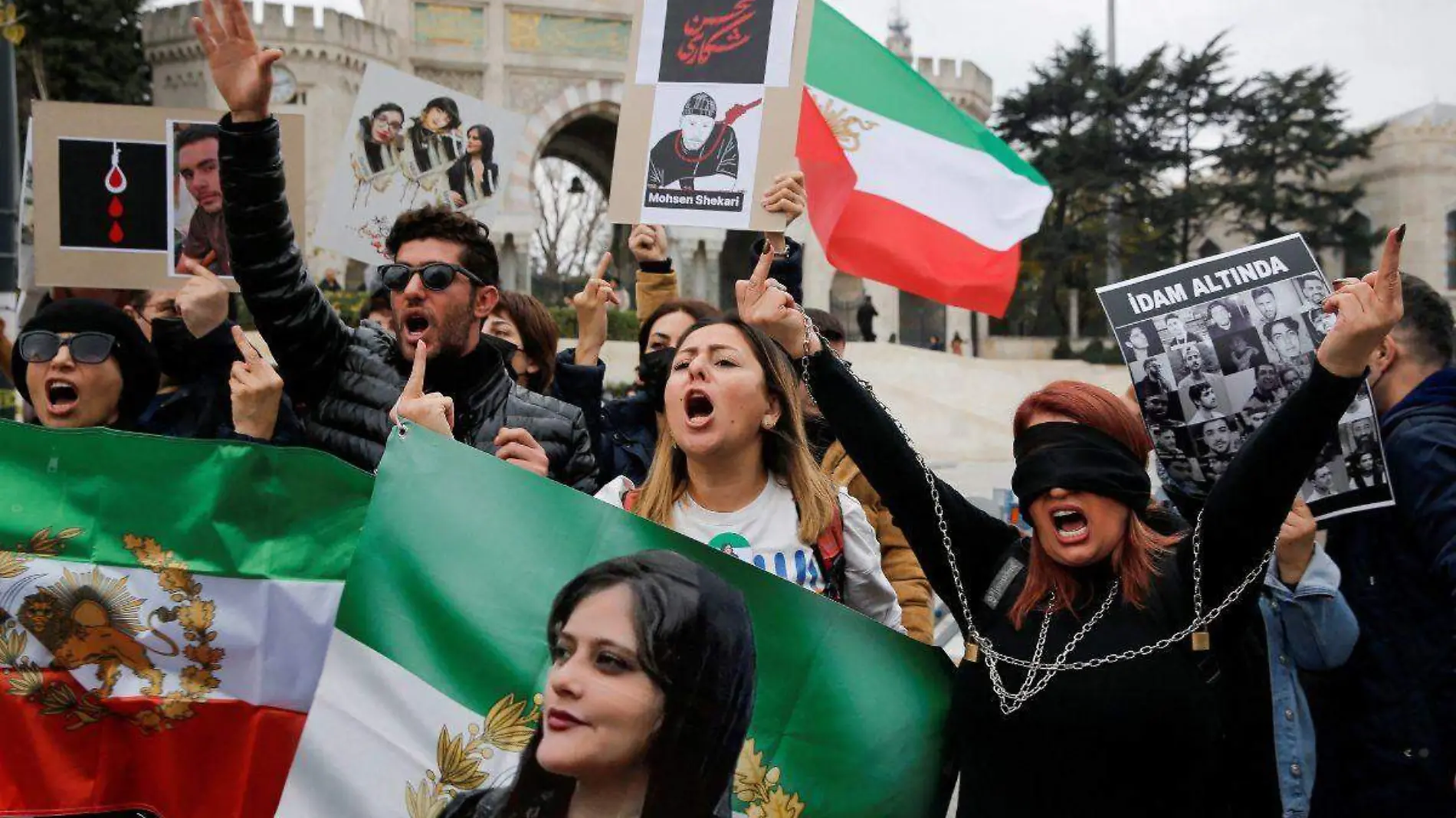 Protestan en Irán